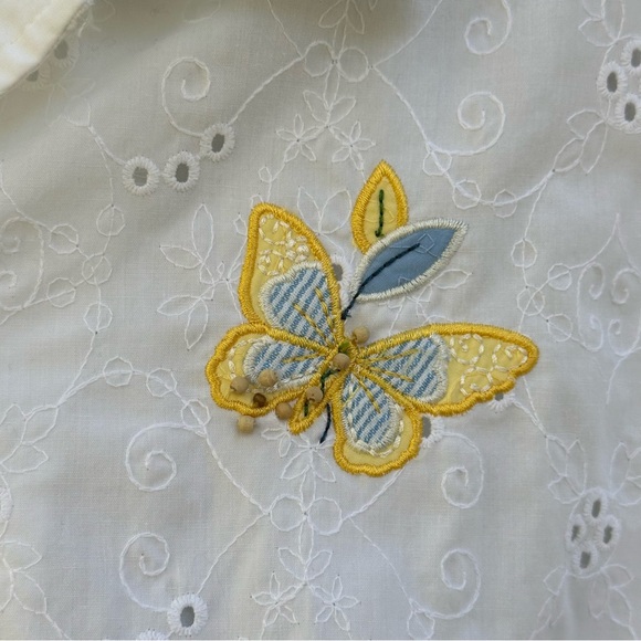VINTAGE Eyelet top with Butterfly - Picture 2 of 5